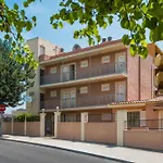 Naika Studios & Apartments