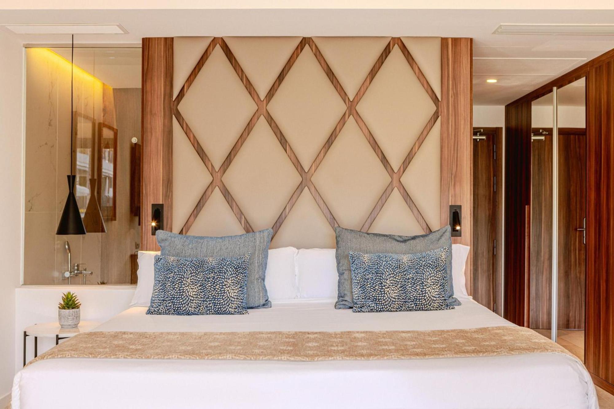 Zafiro Palace Aparthotel 5*