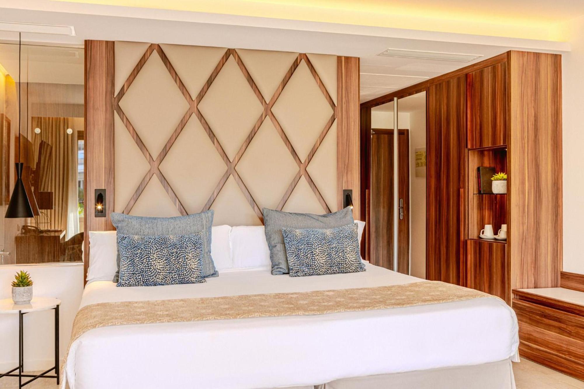 Aparthotel Zafiro Palace 5*