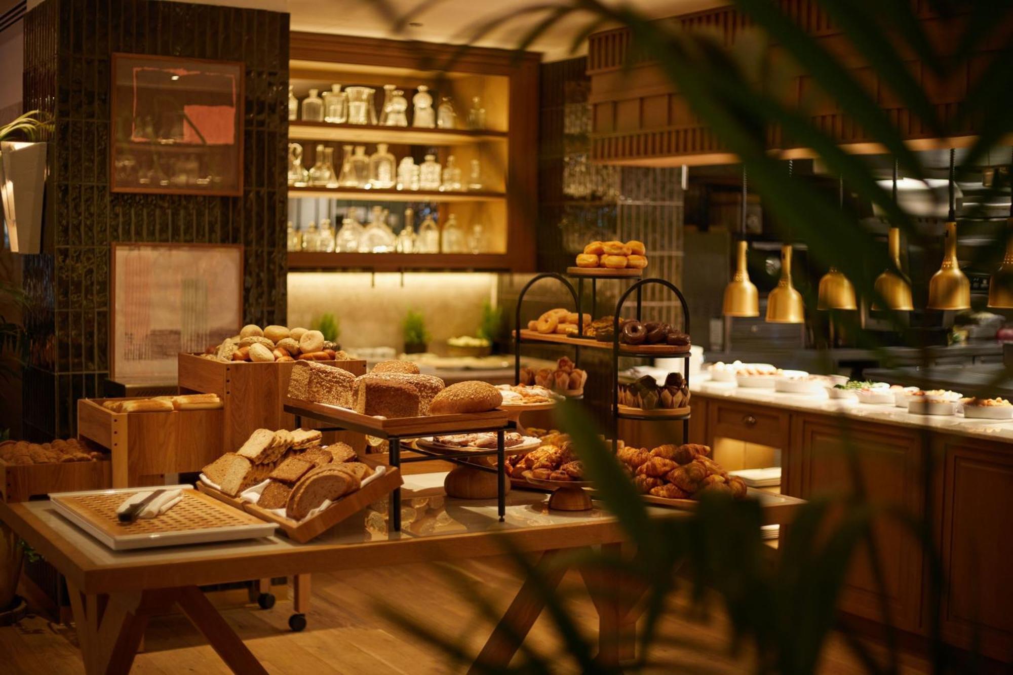 The St. Regis Mardavall Mallorca Resort Palma Nova (Mallorca)