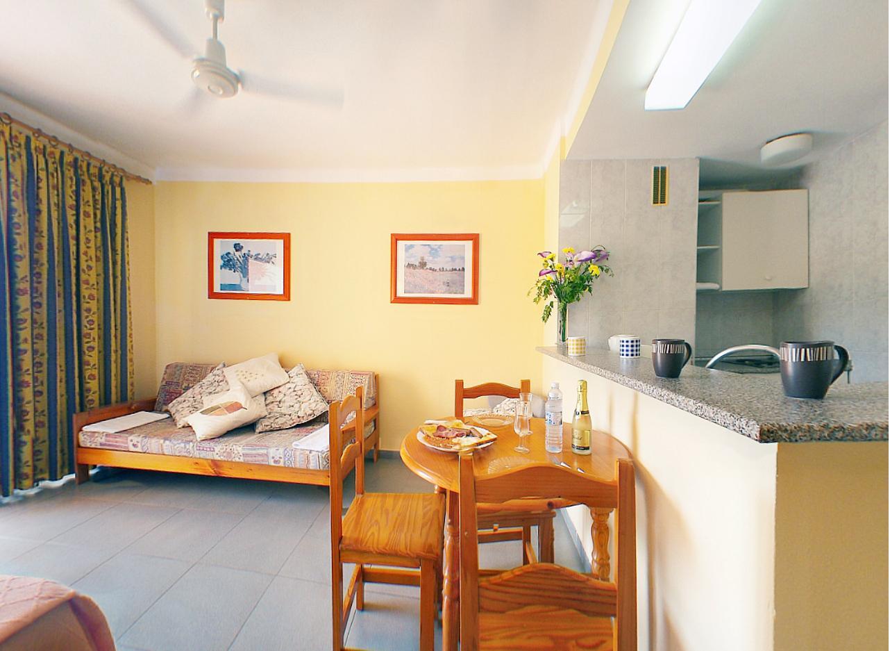 Martinez Aparthotel 2*